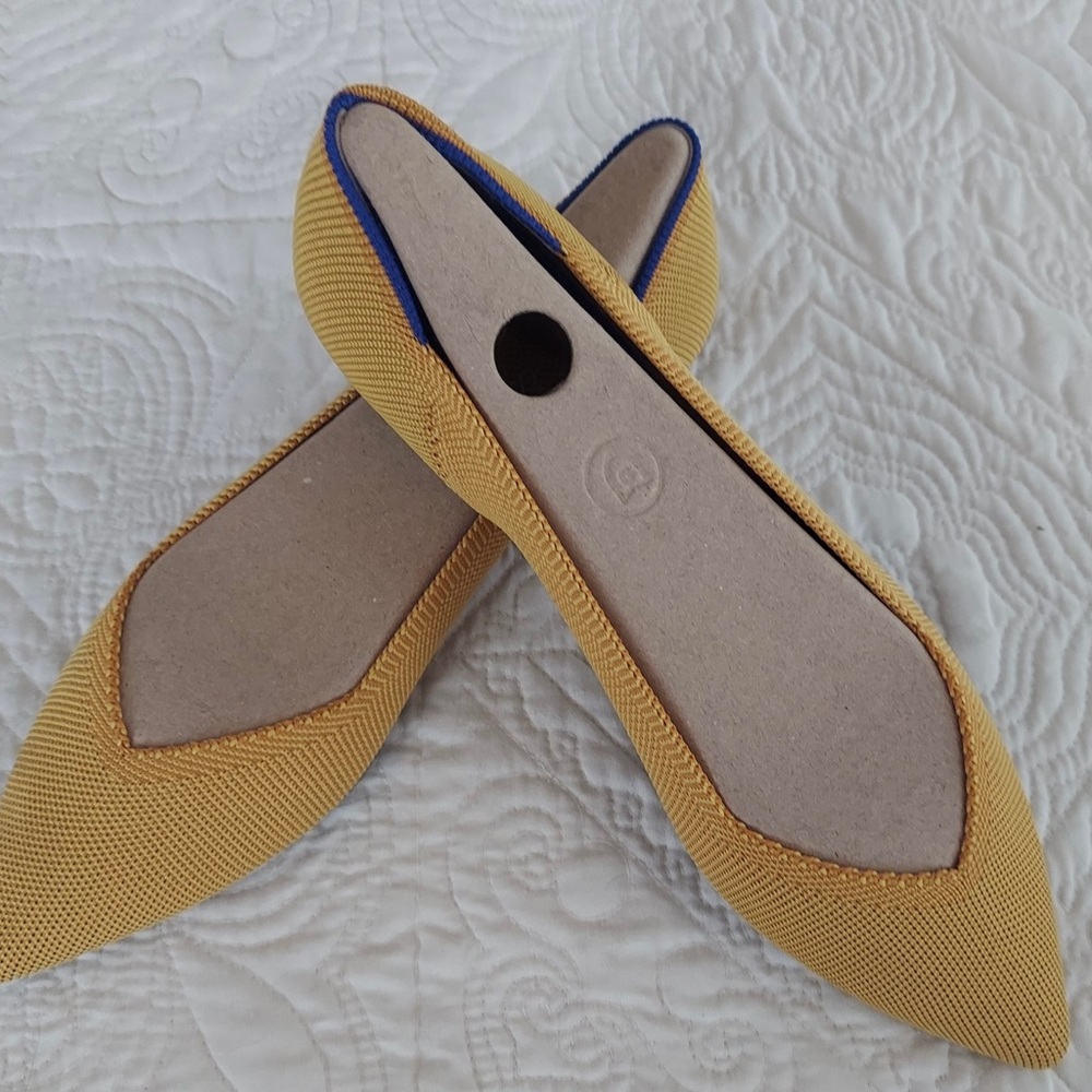 NEW in box! Gorgeous Marigold Rothy’s Sz 9!